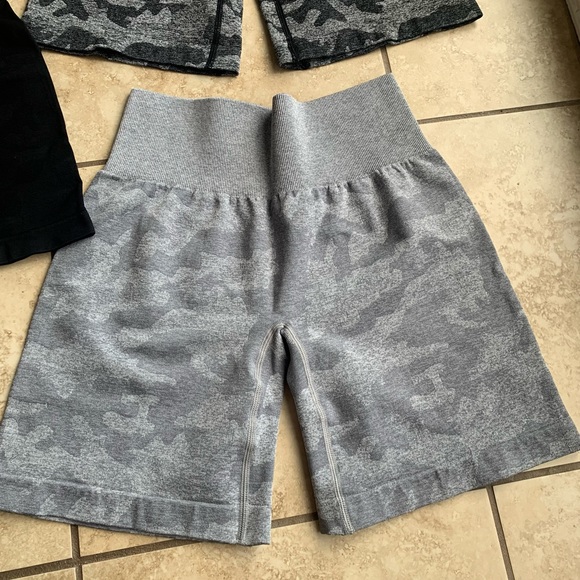 Black, dark grey and light grey camo seamless bundle of biker shorts - Picture 4 of 4